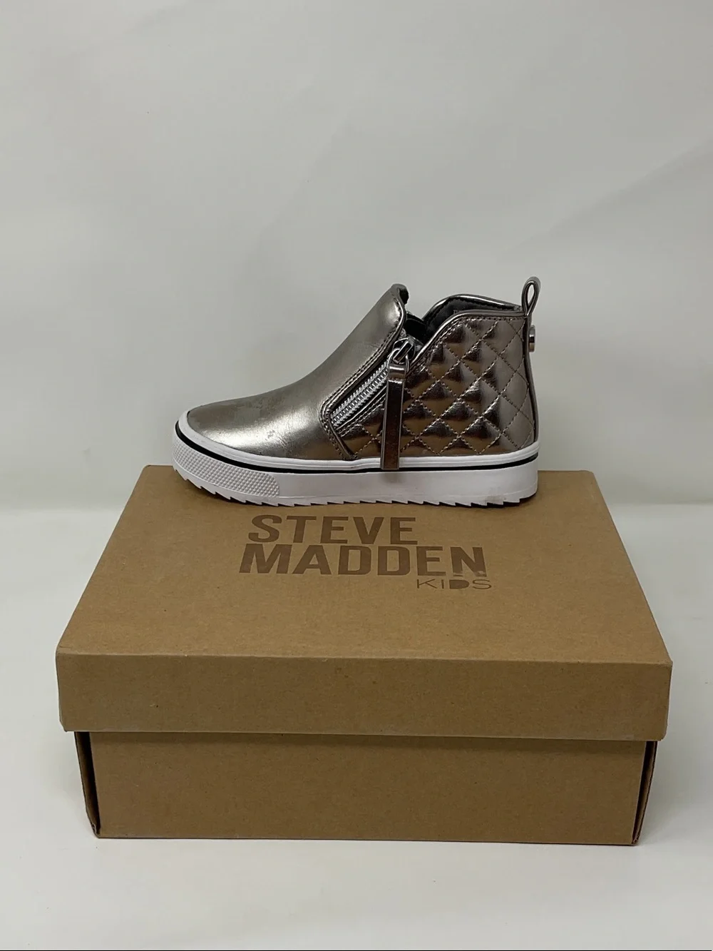 Steve Madden Silver Metallic Low-Top Slip-On ankle boots with Zippers booties 9